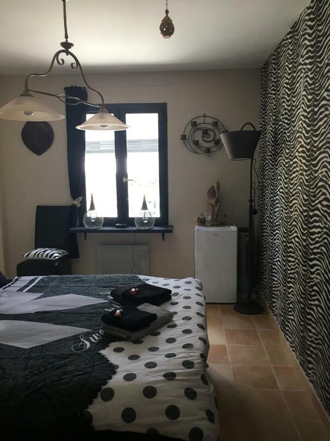 Maison Des Vignes Caylus Esterno foto